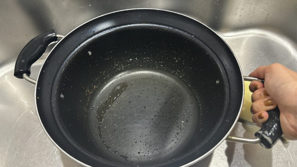 水弾きが美しい鍋の写真